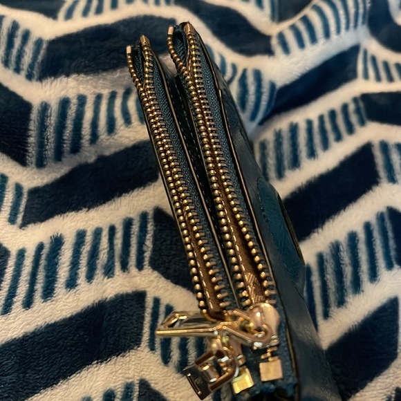 Blue AirTag Wallet, Genuine Leather Bifold Credit Card Holder - Picture 3 of 5